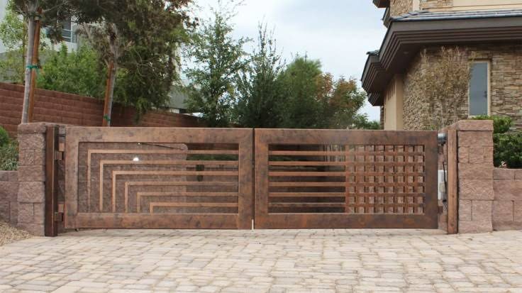 Driveway gate installation in Phoenix, Arizona