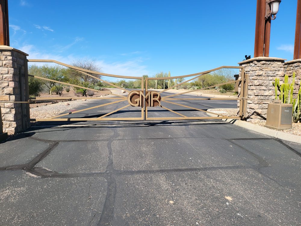 Cactus mountain mesh driveway gate, Scottsdale AZ