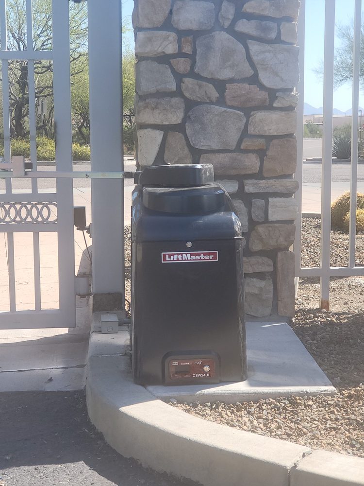 LiftMaster commercial swing gate operator